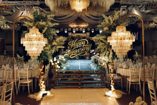 Anniversary Balloon Decoration Services